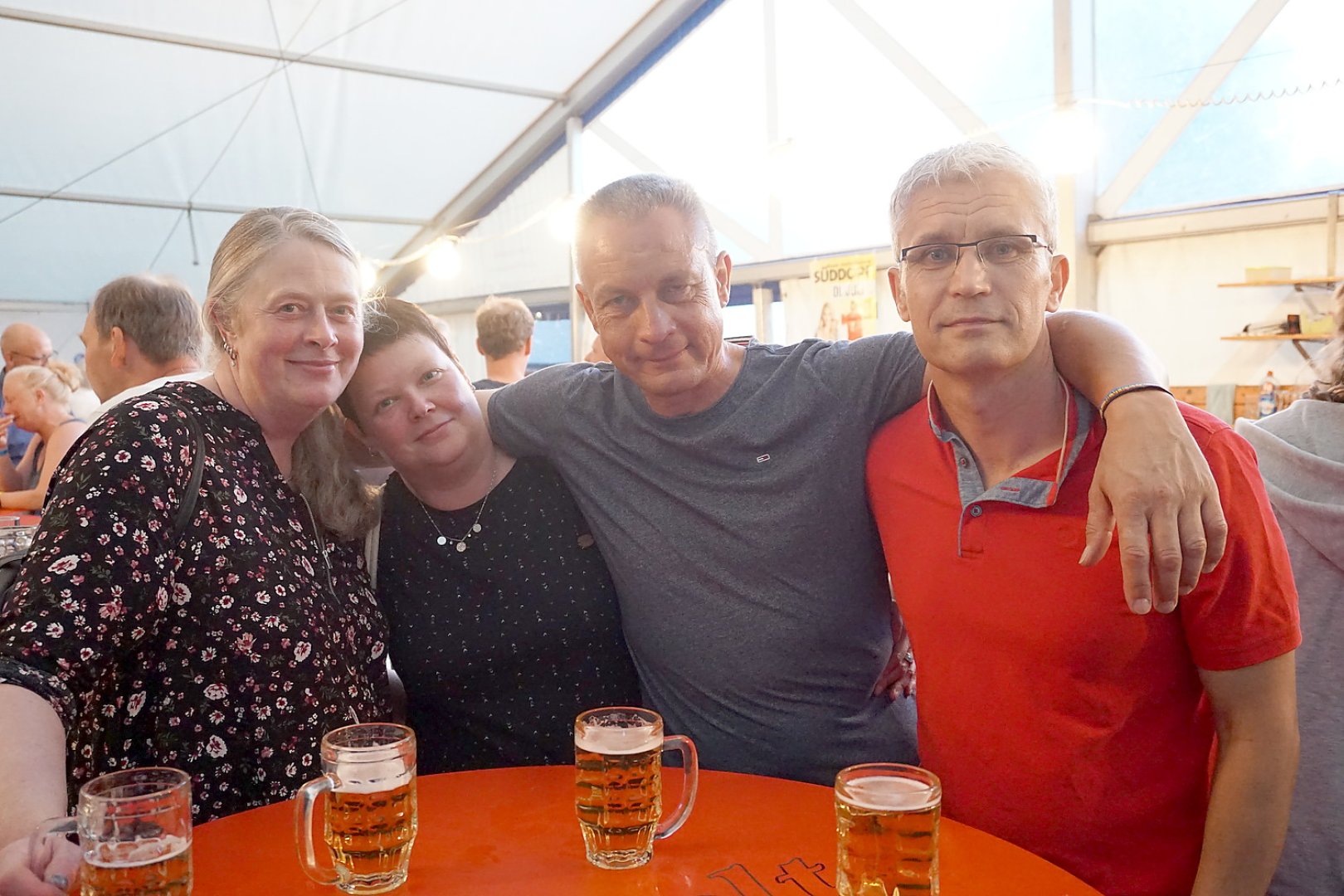 Hunderte Leute feierten in Holte - Bild 13