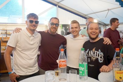 Hunderte Leute feierten in Holte - Bild 17