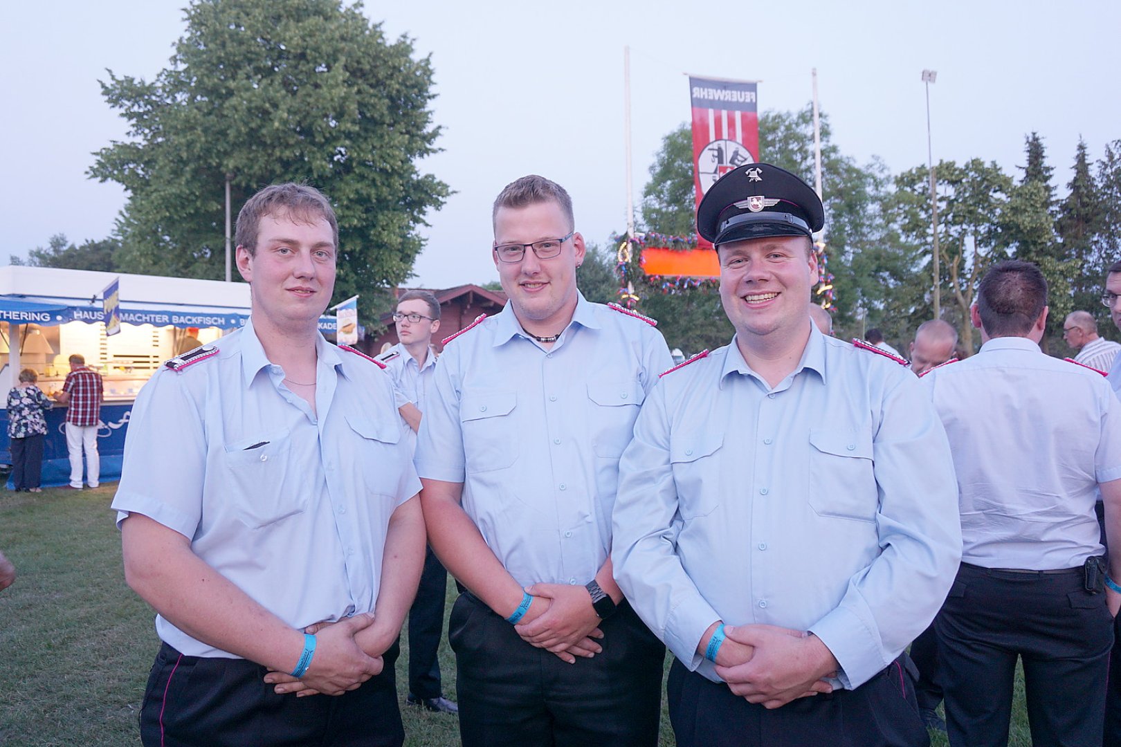 Hunderte Leute feierten in Holte - Bild 19