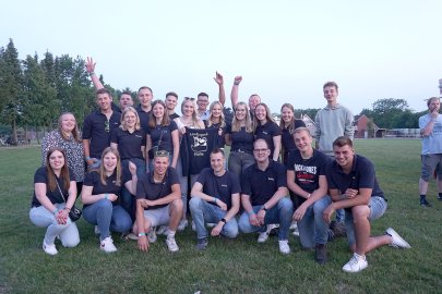 Hunderte Leute feierten in Holte - Bild 21