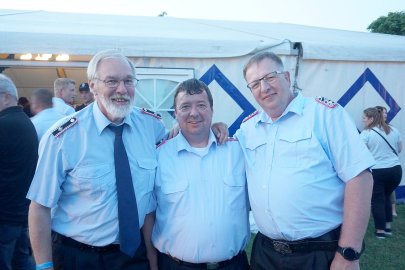 Hunderte Leute feierten in Holte - Bild 23