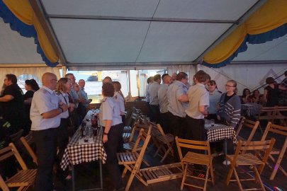 Hunderte Leute feierten in Holte - Bild 33