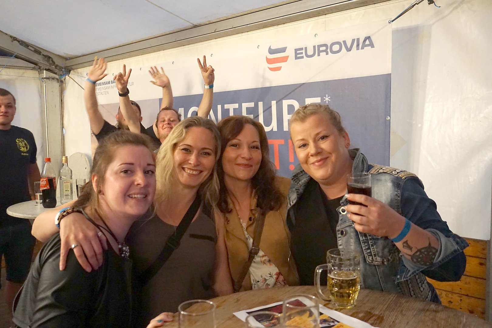 Hunderte Leute feierten in Holte - Bild 34