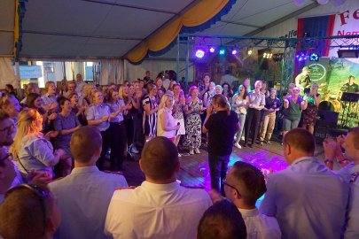 Hunderte Leute feierten in Holte - Bild 53