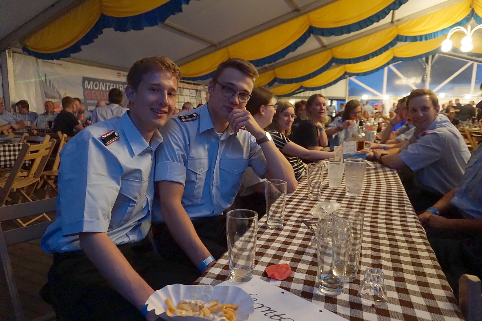 Hunderte Leute feierten in Holte - Bild 55