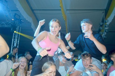 Disco-Abend auf Ostrhauderfehner Schützenfest - Bild 95