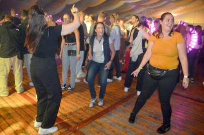 Disco-Abend auf Ostrhauderfehner Schützenfest - Bild 125