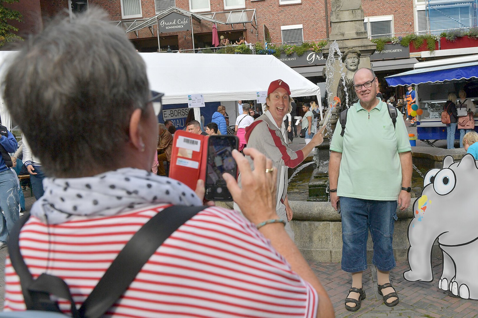 Tausende feiern Ottos Ottifanten in Emden - Bild 2