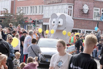 Tausende feiern Ottos Ottifanten in Emden - Bild 13