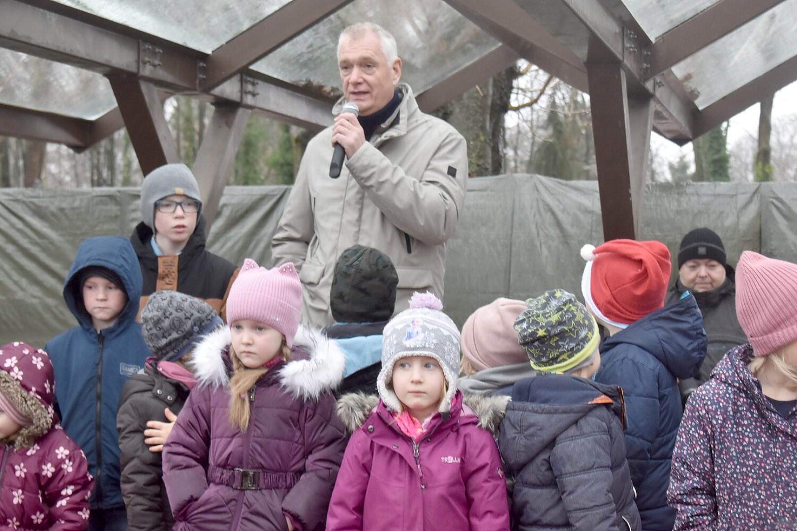 Weihnachtsmarkt in Ostrhauderfehn eröffnet - Bild 1
