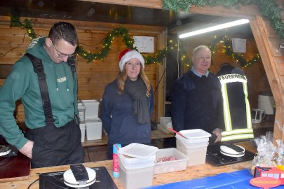 Weihnachtsmarkt in Ostrhauderfehn eröffnet - Bild 10