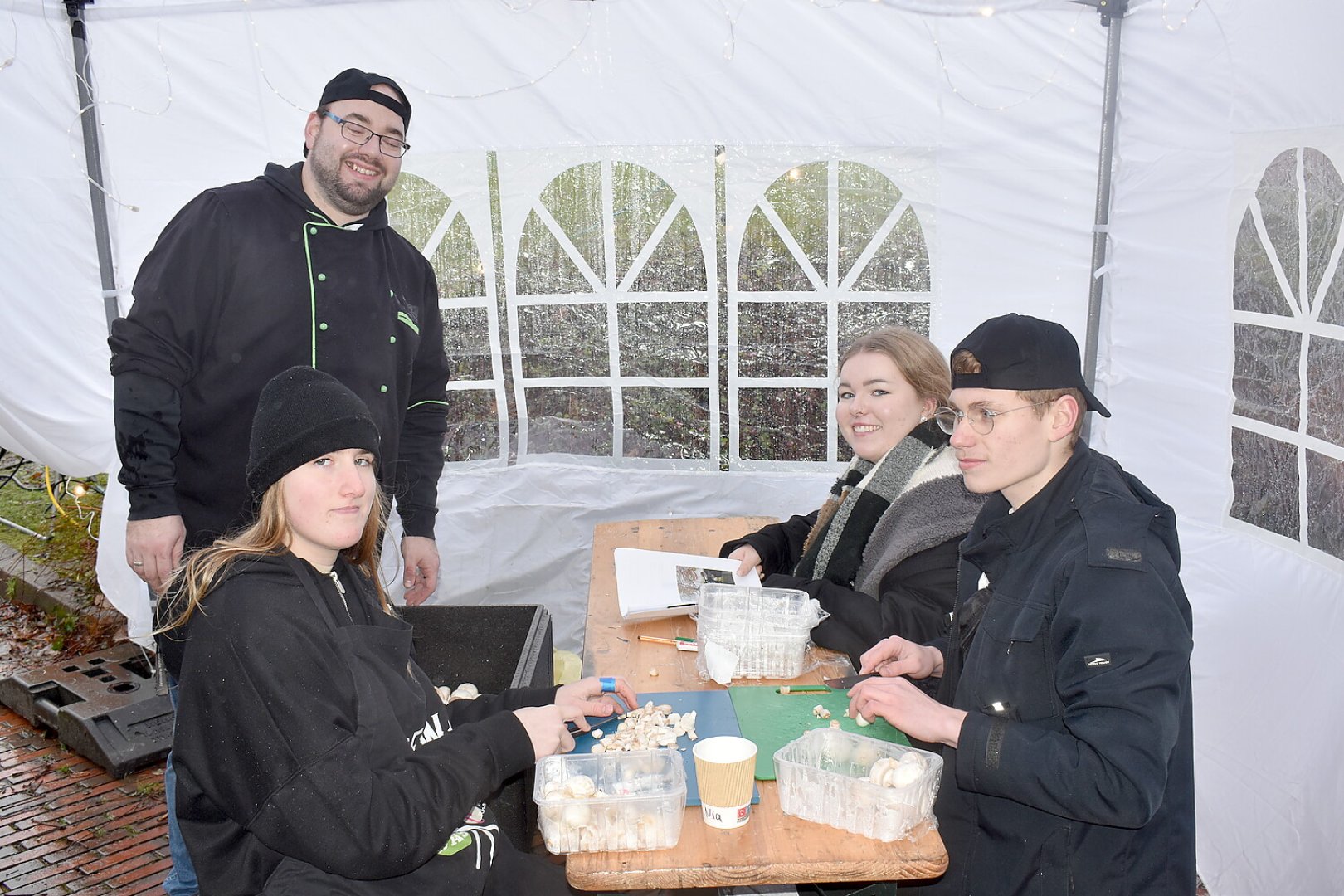Weihnachtsmarkt in Ostrhauderfehn eröffnet - Bild 23