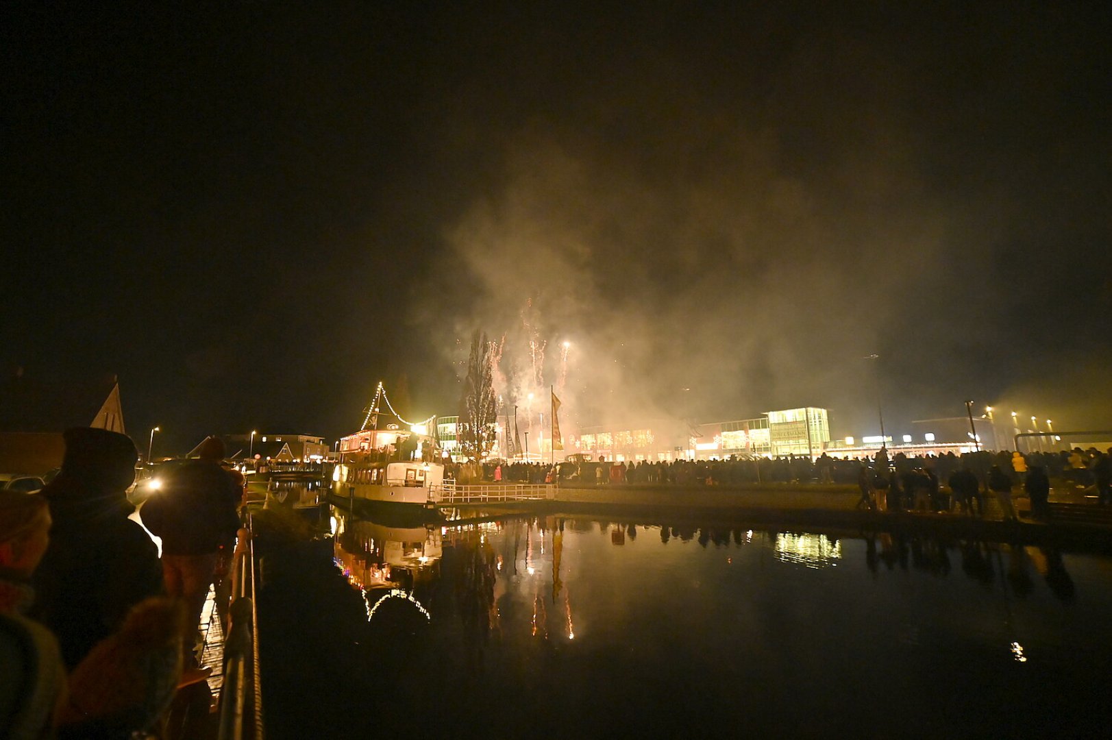 Feuerwerks-Vorführung bei Wreesmann - Bild 1