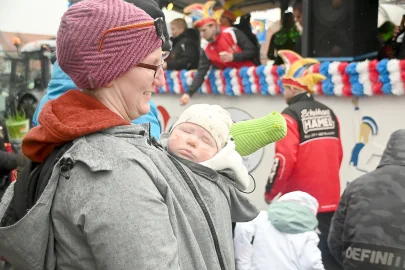 Papenburger Narren trotzen dem Nieselregen - Bild 54