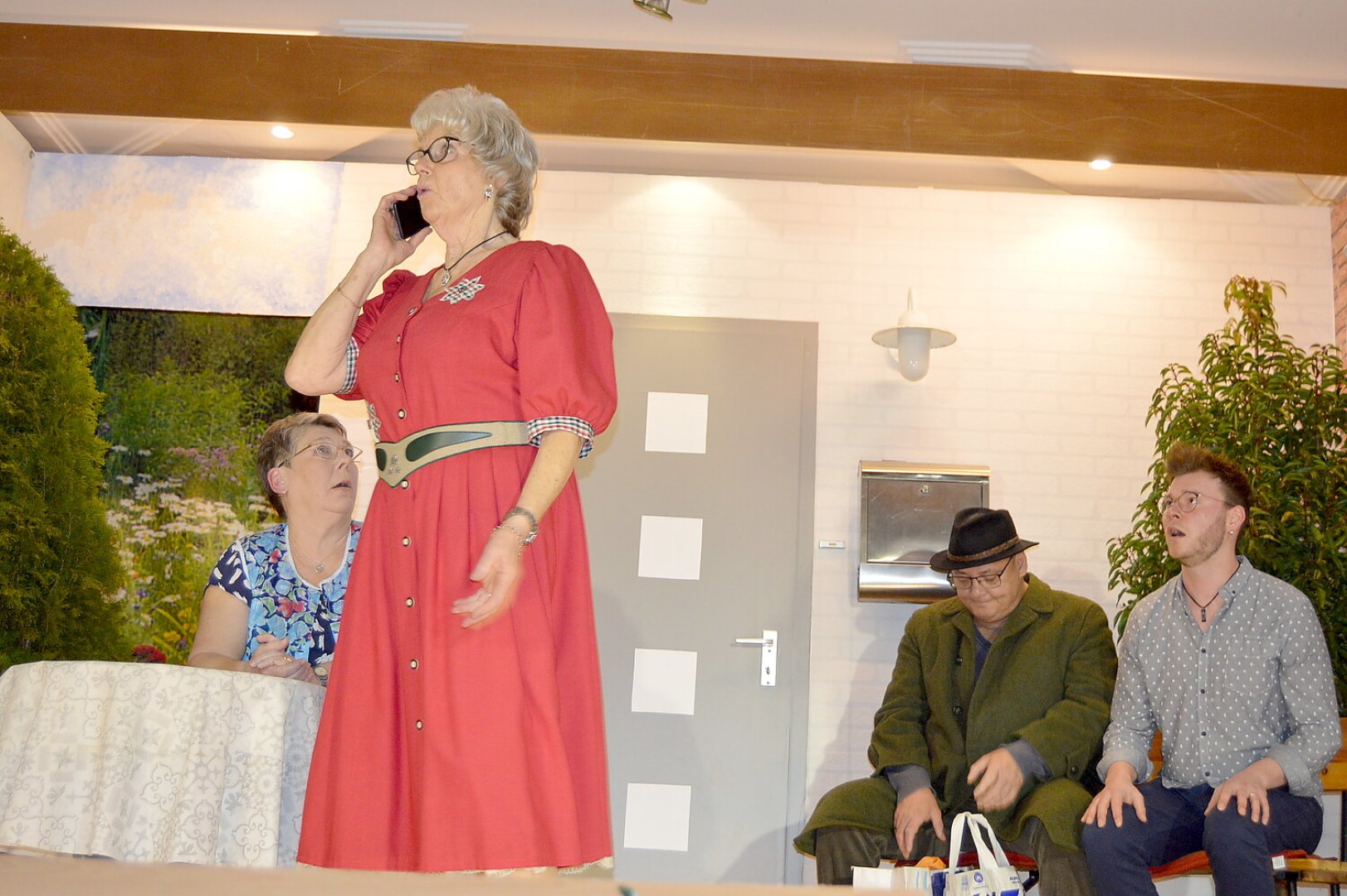 Theatergruppe Ihren feierte Premiere - Bild 53