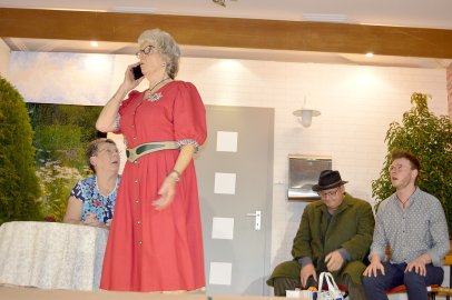 Theatergruppe Ihren feierte Premiere - Bild 53