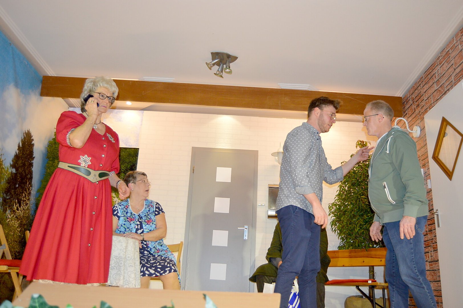 Theatergruppe Ihren feierte Premiere - Bild 56