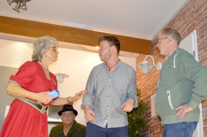 Theatergruppe Ihren feierte Premiere - Bild 58