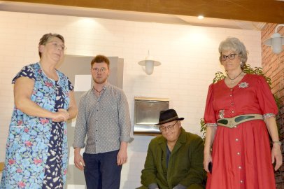 Theatergruppe Ihren feierte Premiere - Bild 61