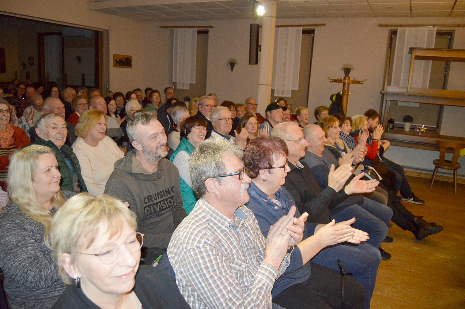 Theatergruppe Ihren feierte Premiere - Bild 66