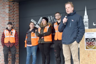 Bilder von der Kundgebung In Rhauderfehn - Bild 13