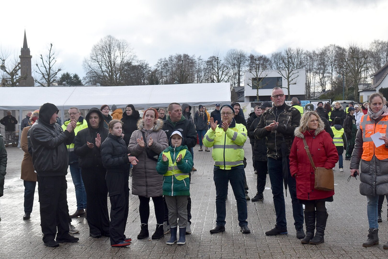Bilder von der Kundgebung In Rhauderfehn - Bild 24