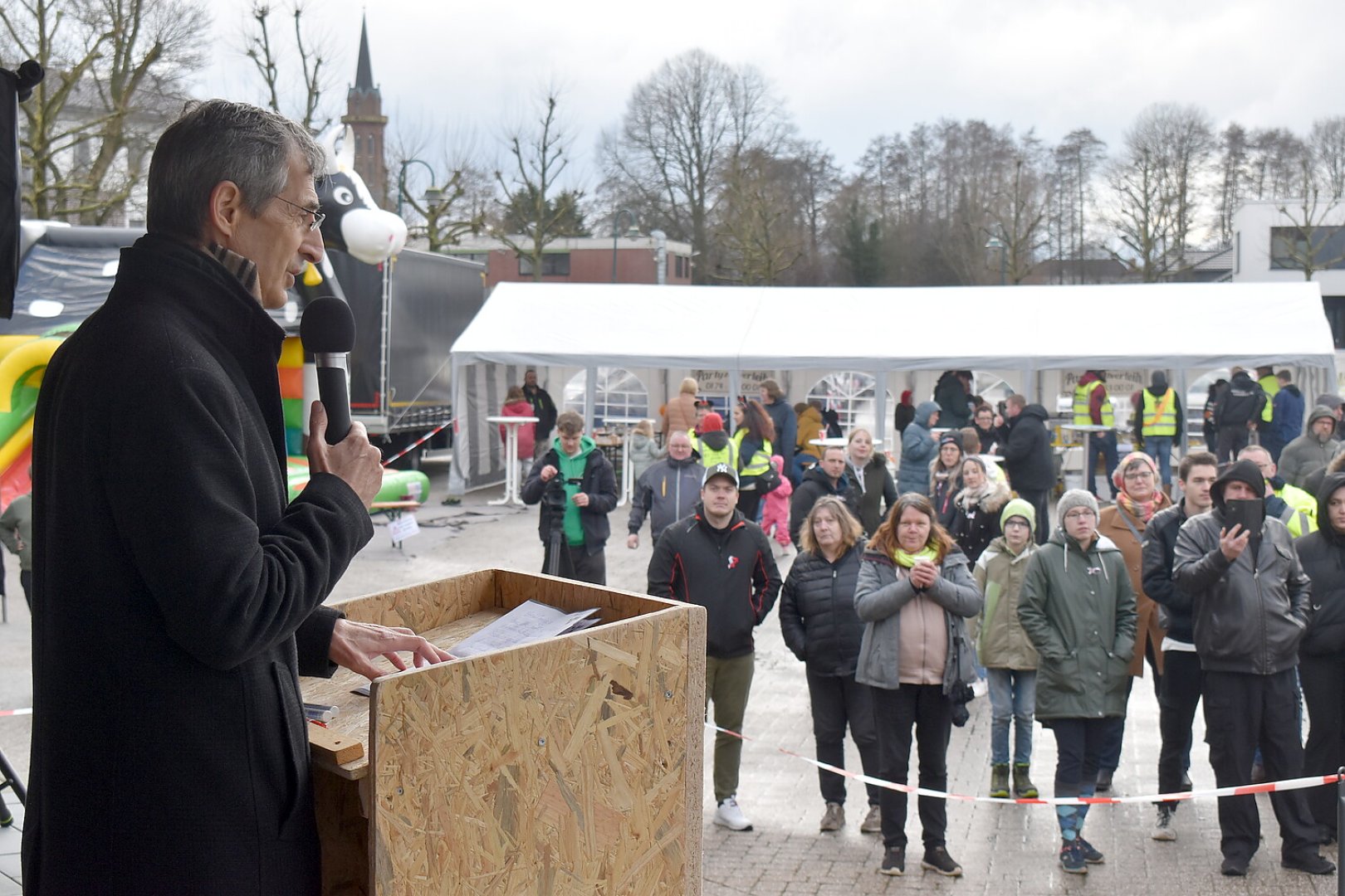 Bilder von der Kundgebung In Rhauderfehn - Bild 25