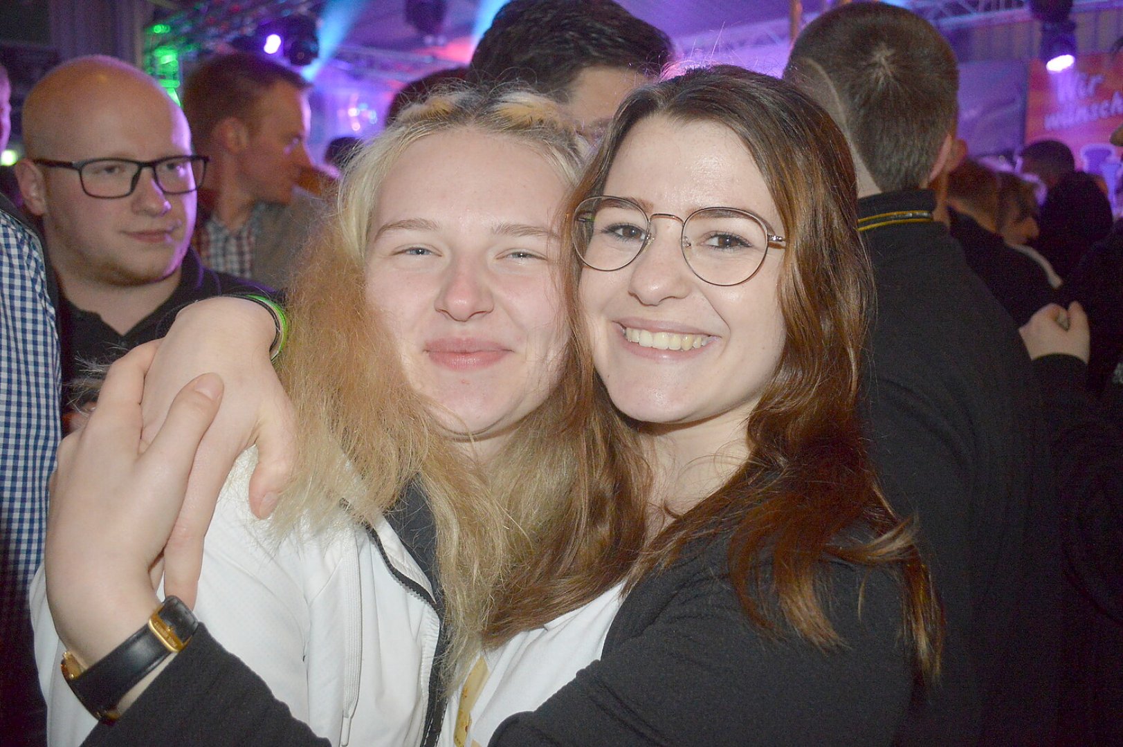 Ausgelassene Stimmung auf der Scheunenfete - Bild 5