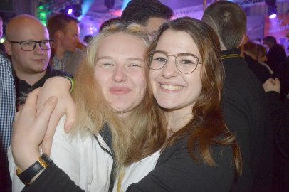 Ausgelassene Stimmung auf der Scheunenfete - Bild 5