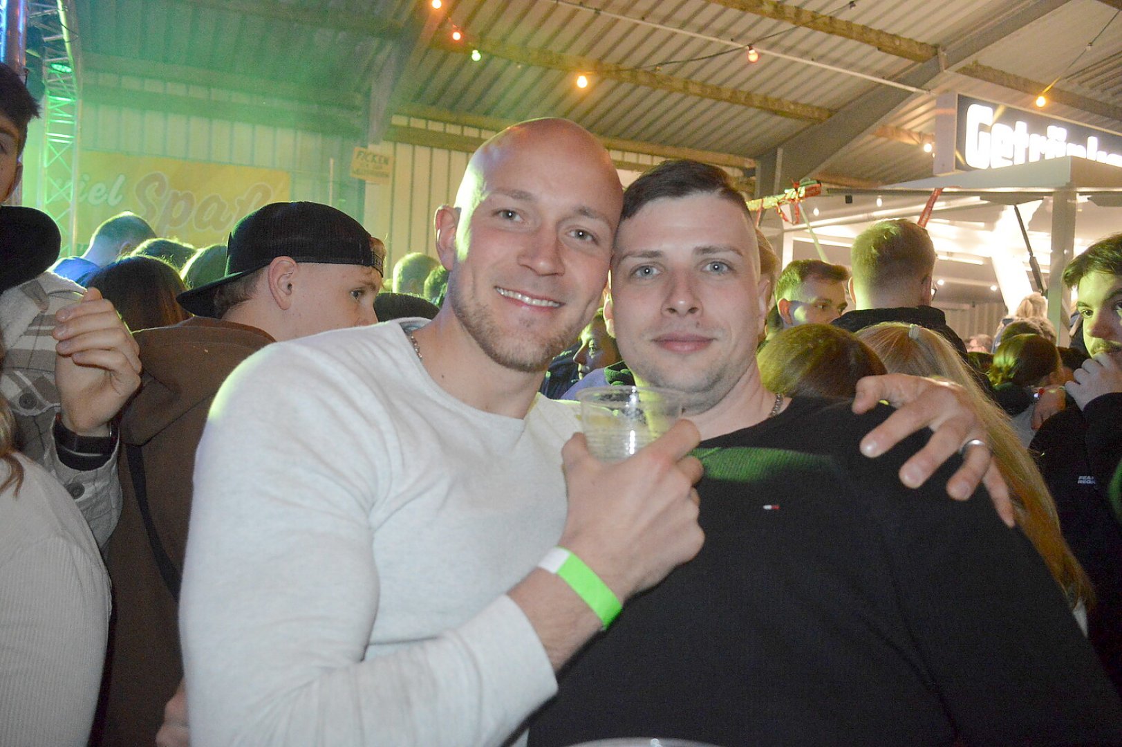 Ausgelassene Stimmung auf der Scheunenfete - Bild 6
