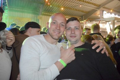 Ausgelassene Stimmung auf der Scheunenfete - Bild 6