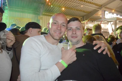 Ausgelassene Stimmung auf der Scheunenfete - Bild 6