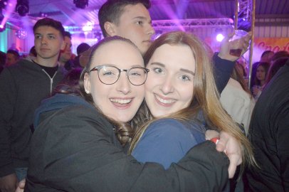 Ausgelassene Stimmung auf der Scheunenfete - Bild 9