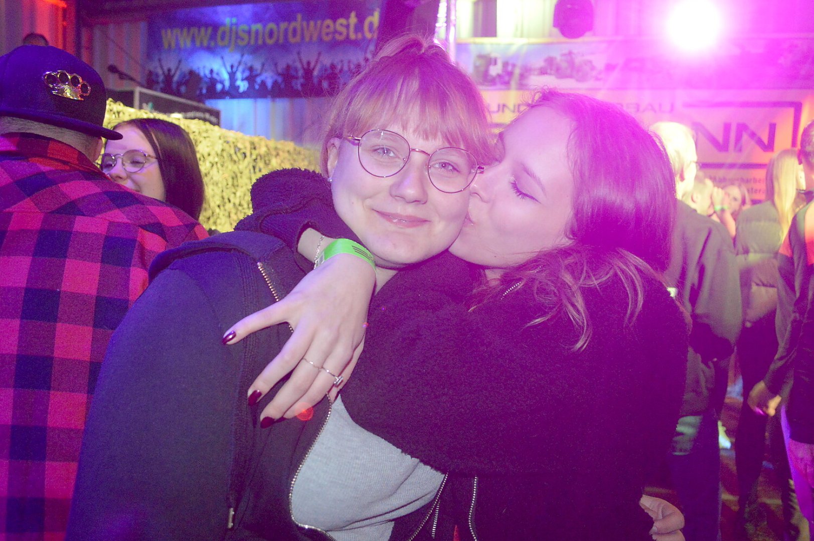 Ausgelassene Stimmung auf der Scheunenfete - Bild 12