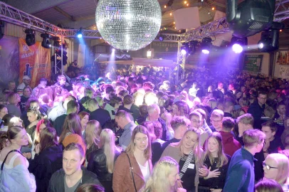 Ausgelassene Stimmung auf der Scheunenfete - Bild 18