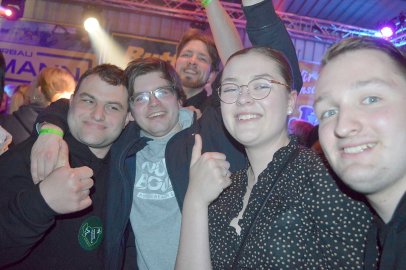 Ausgelassene Stimmung auf der Scheunenfete - Bild 23