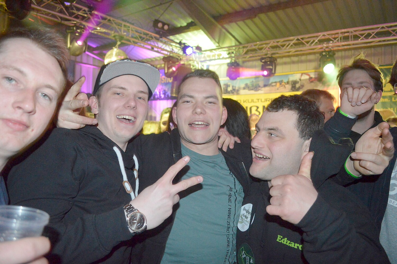 Ausgelassene Stimmung auf der Scheunenfete - Bild 24