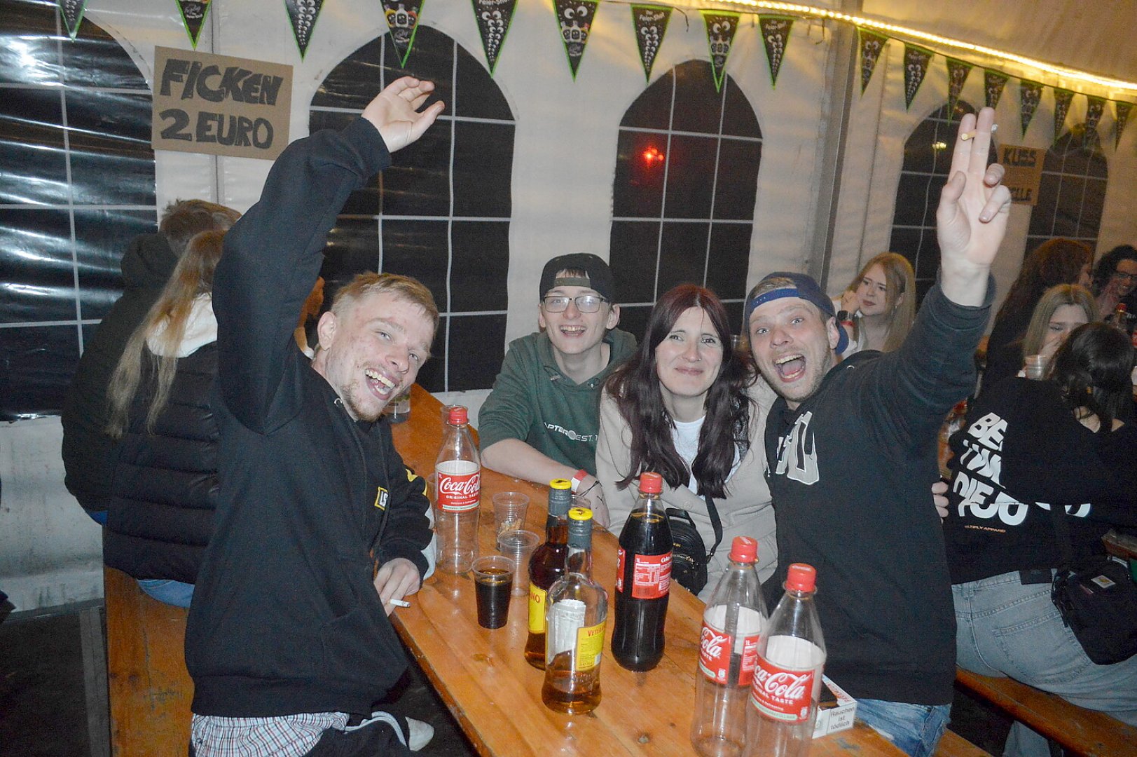 Ausgelassene Stimmung auf der Scheunenfete - Bild 32