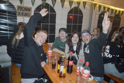 Ausgelassene Stimmung auf der Scheunenfete - Bild 32