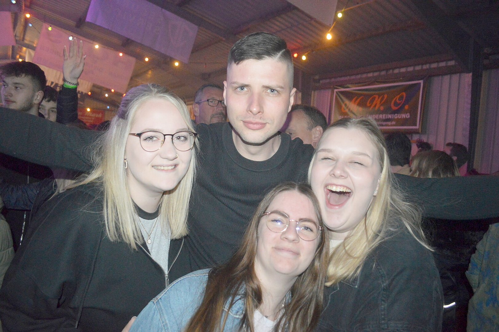 Ausgelassene Stimmung auf der Scheunenfete - Bild 36