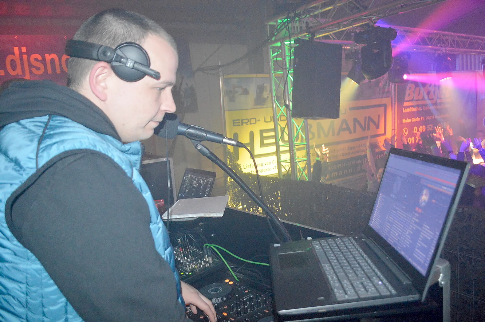 Ausgelassene Stimmung auf der Scheunenfete - Bild 37