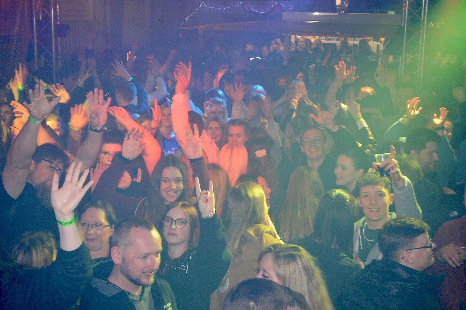 Ausgelassene Stimmung auf der Scheunenfete - Bild 39