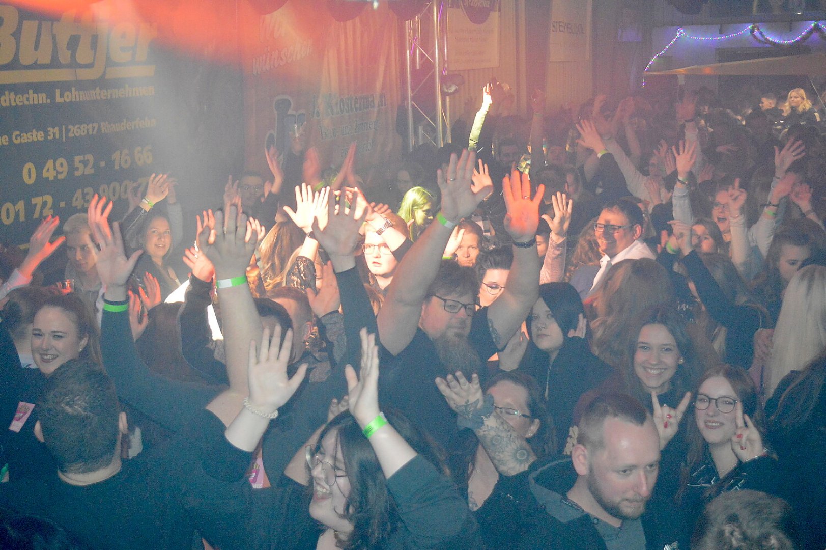 Ausgelassene Stimmung auf der Scheunenfete - Bild 40