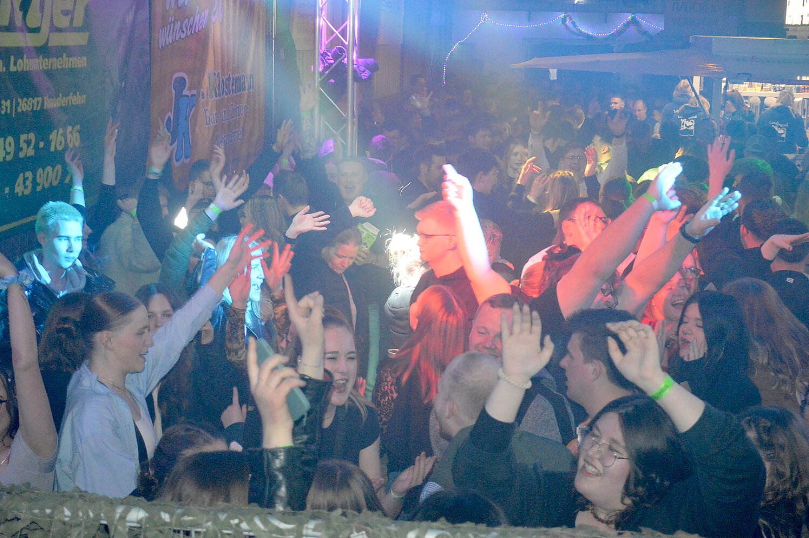 Ausgelassene Stimmung auf der Scheunenfete - Bild 48
