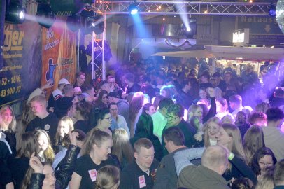 Ausgelassene Stimmung auf der Scheunenfete - Bild 59