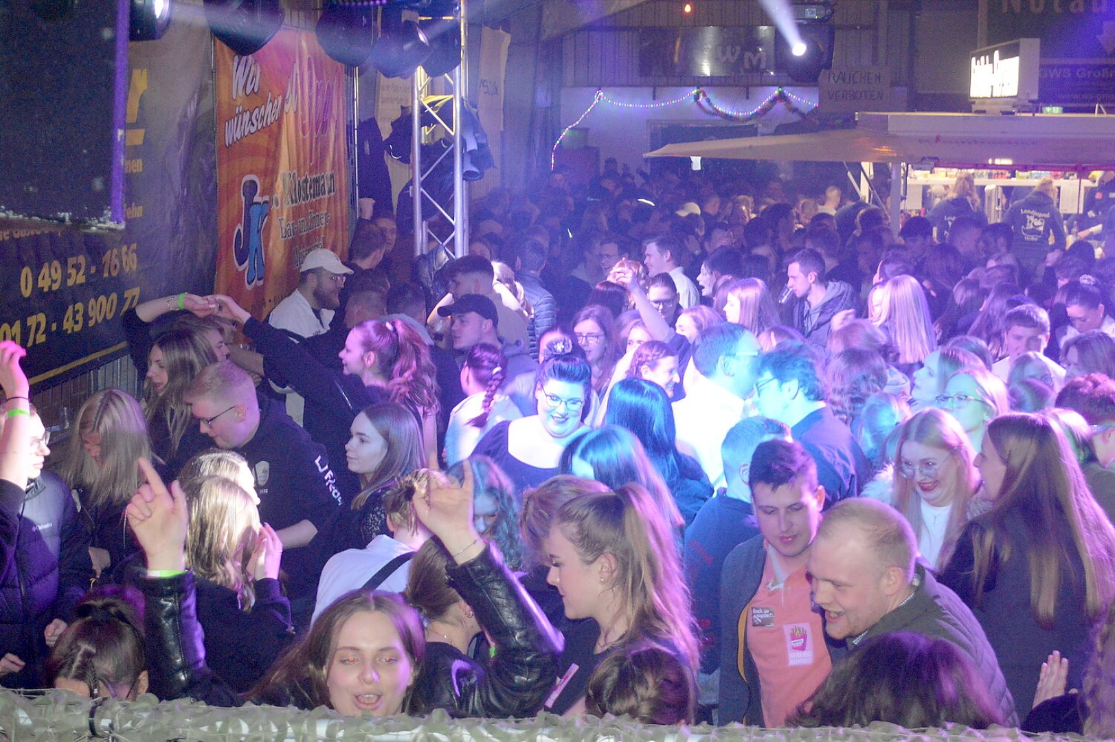 Ausgelassene Stimmung auf der Scheunenfete - Bild 60