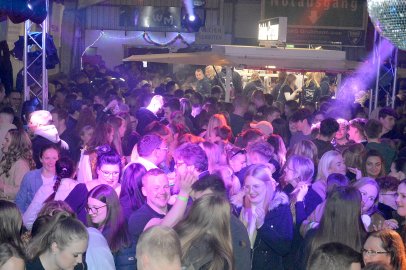 Ausgelassene Stimmung auf der Scheunenfete - Bild 61