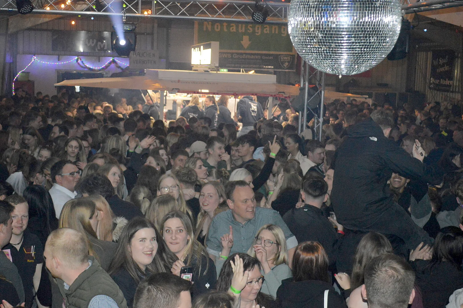 Ausgelassene Stimmung auf der Scheunenfete - Bild 62