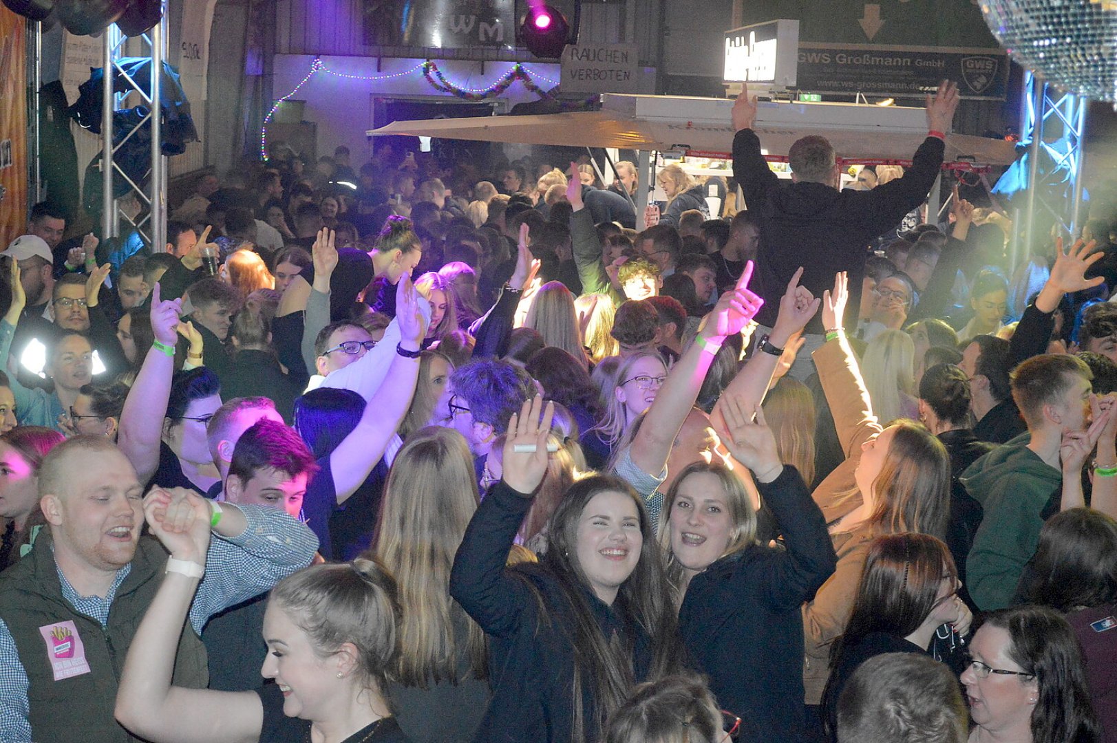 Ausgelassene Stimmung auf der Scheunenfete - Bild 65
