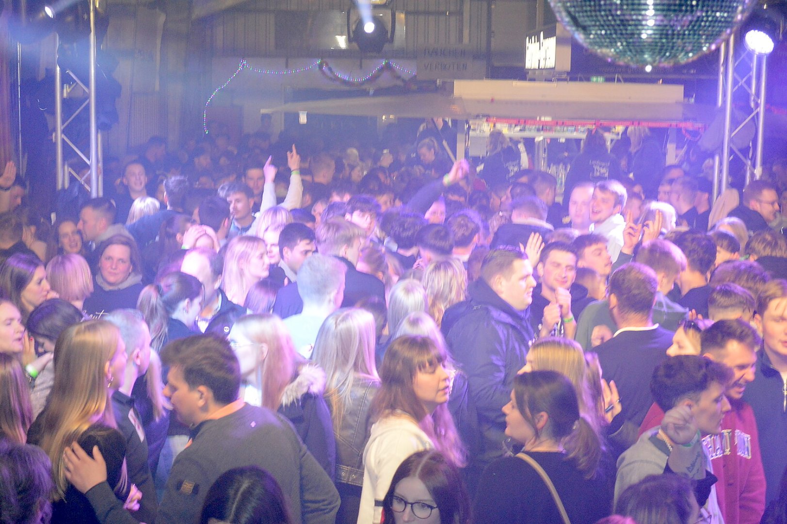 Ausgelassene Stimmung auf der Scheunenfete - Bild 66